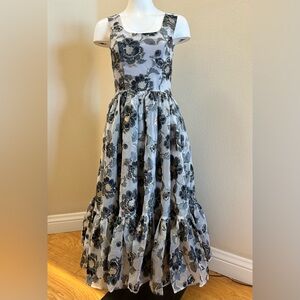 Mac Duggal NWT Brocade Square Neck Sleeveless Midi Gown Platinum size 2